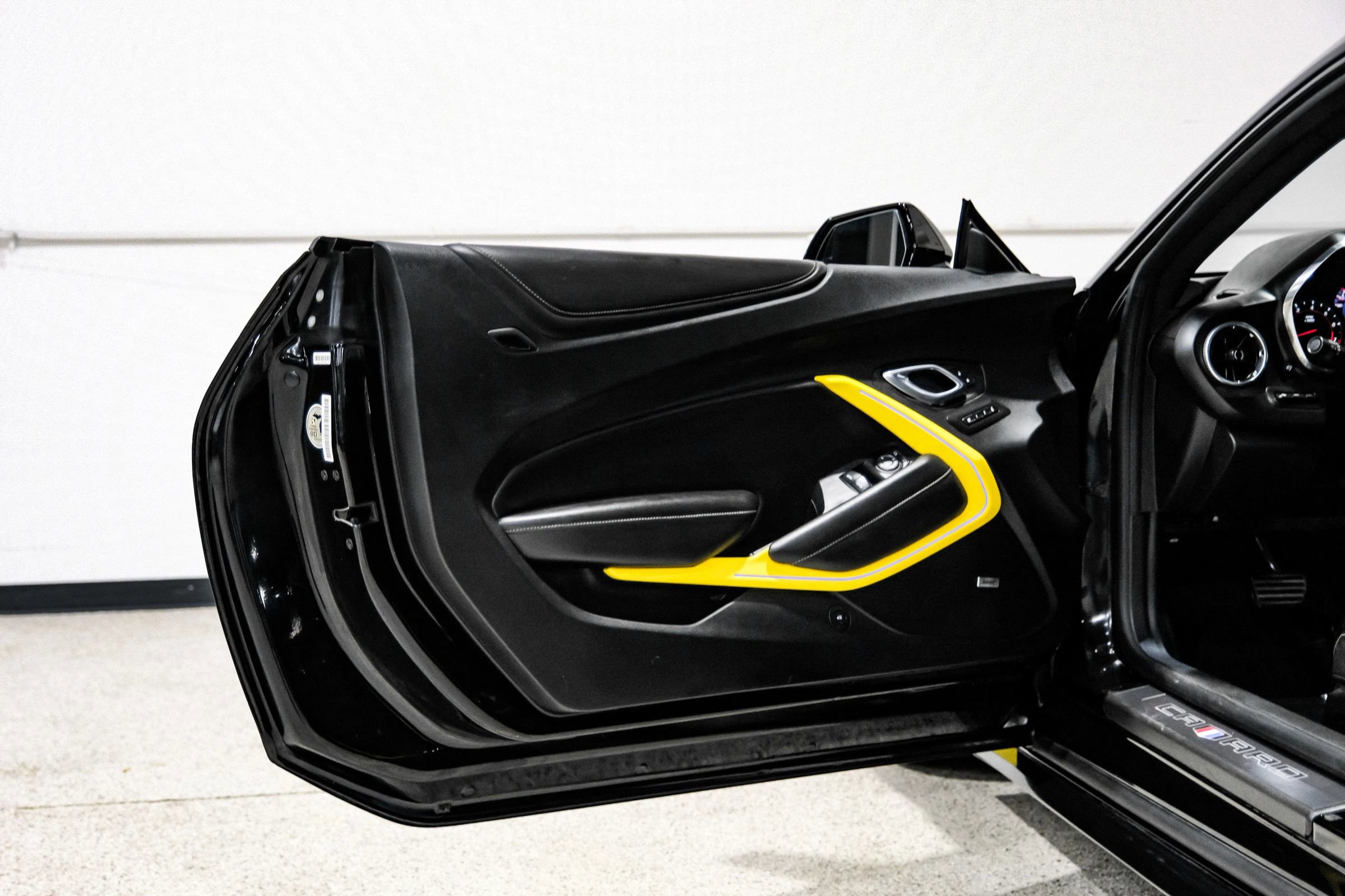 Used 2020 Chevrolet Camaro SS RWD image 47