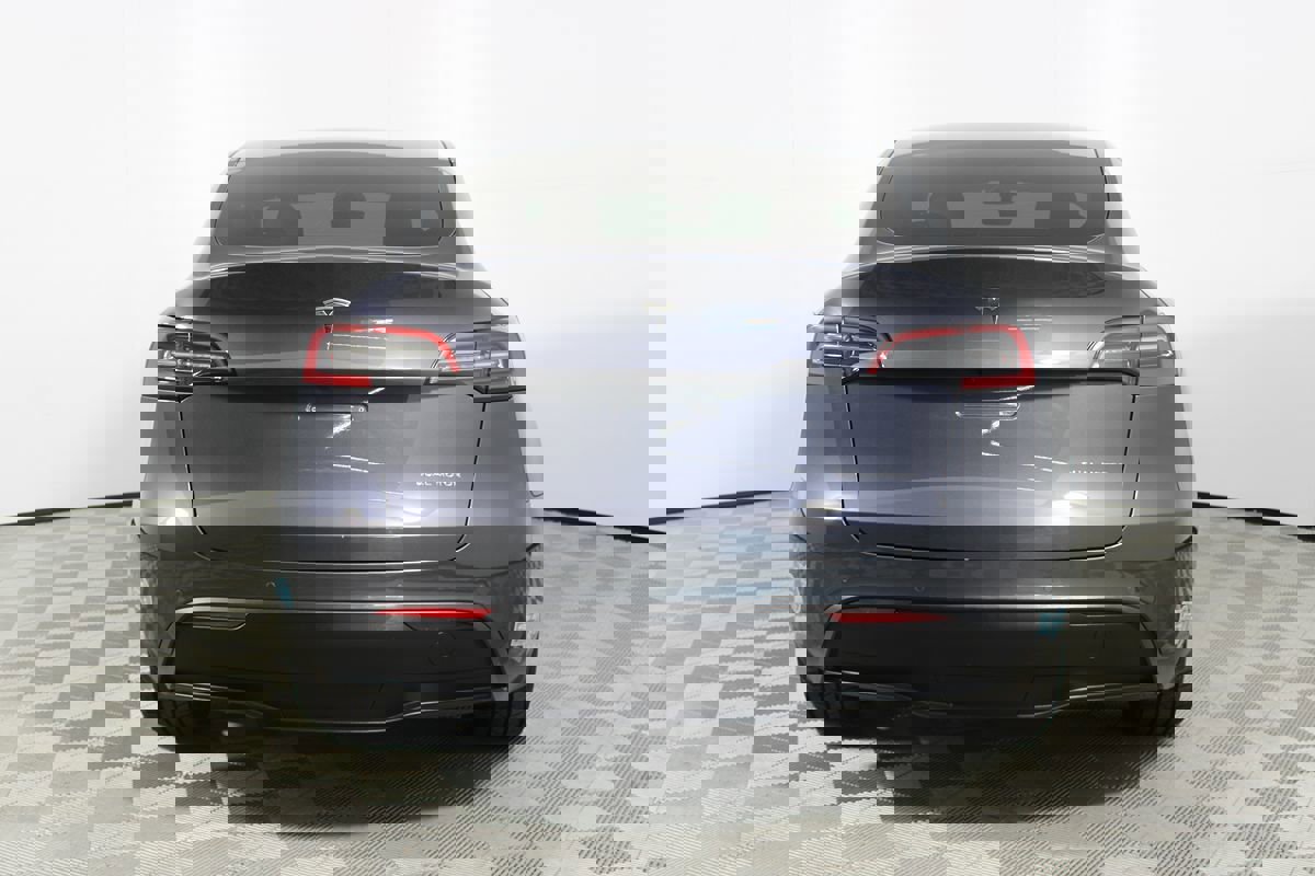 Used 2022 Tesla Model Y Long Range image 31