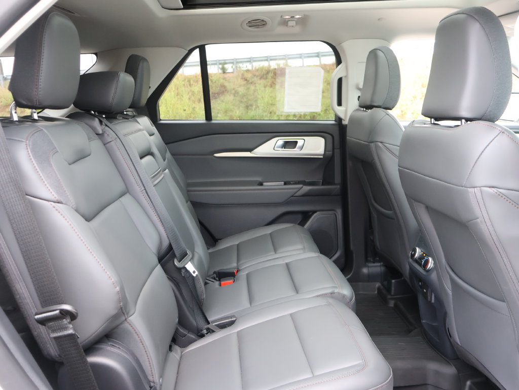New 2026 Ford Explorer Active w/ Active Comfort Package AWD/4WD image 12