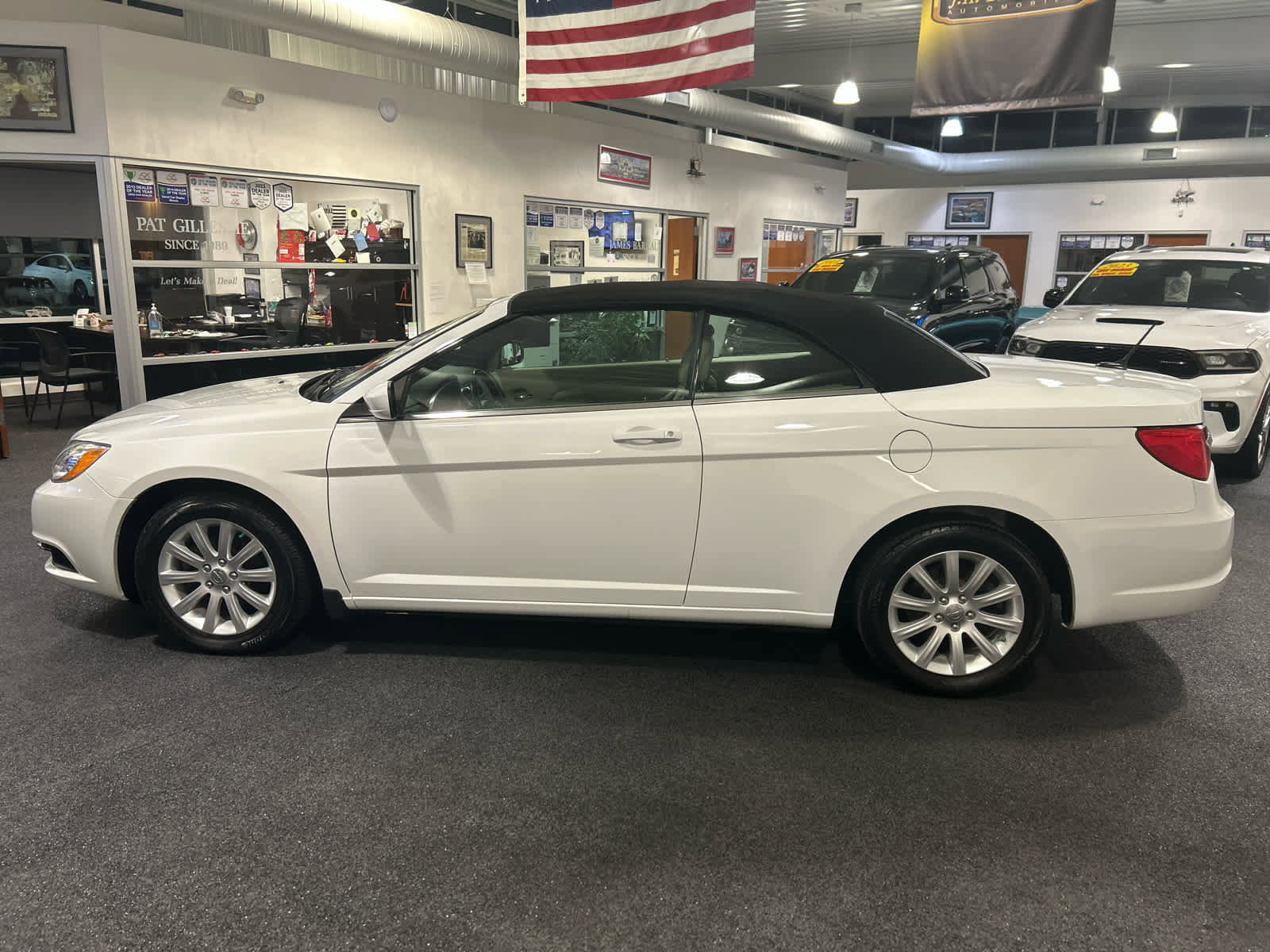 Used 2011 Chrysler 200 Touring w/ Cold Weather Group image 7