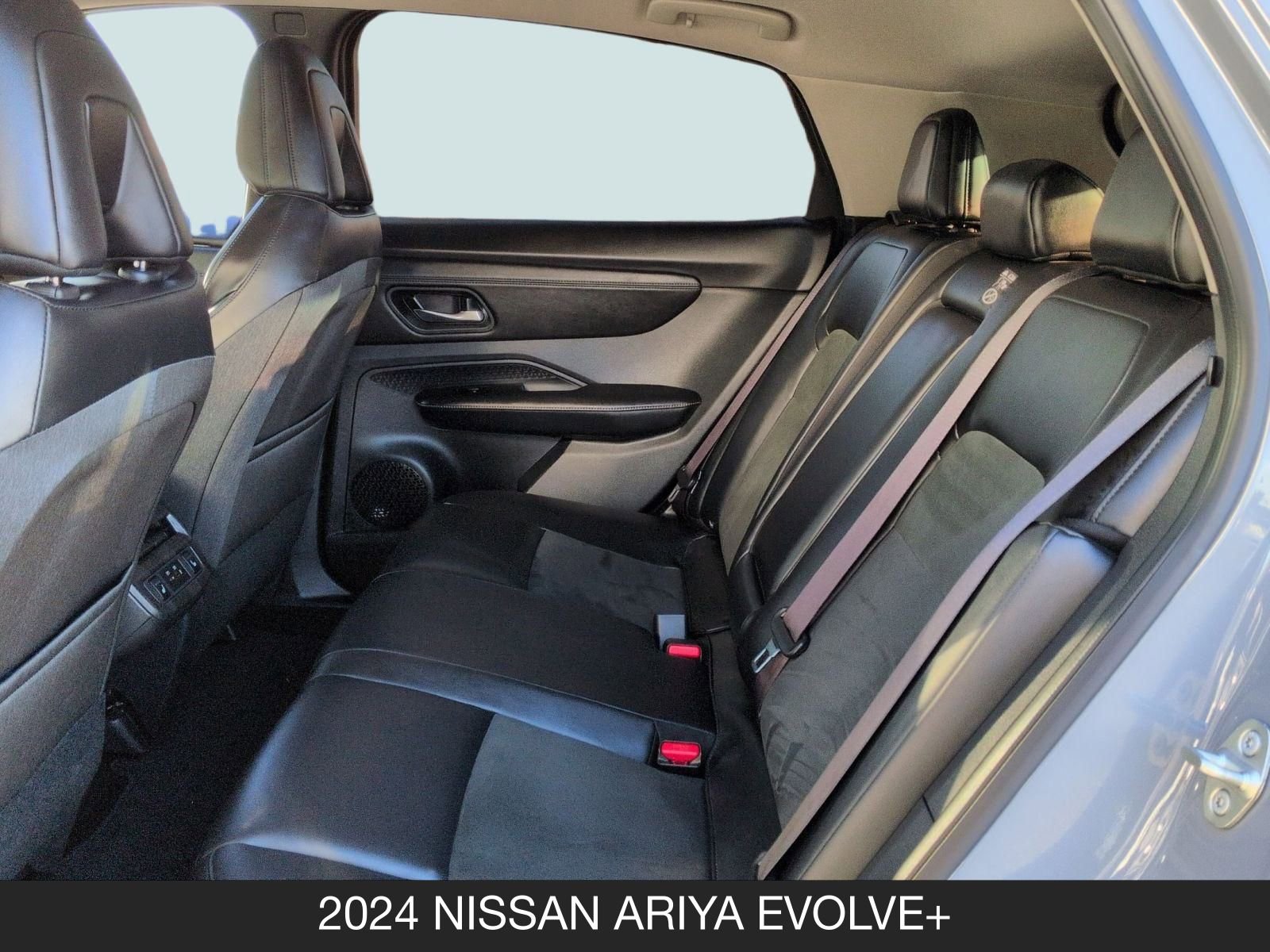 Used 2024 Nissan Ariya AWD image 16