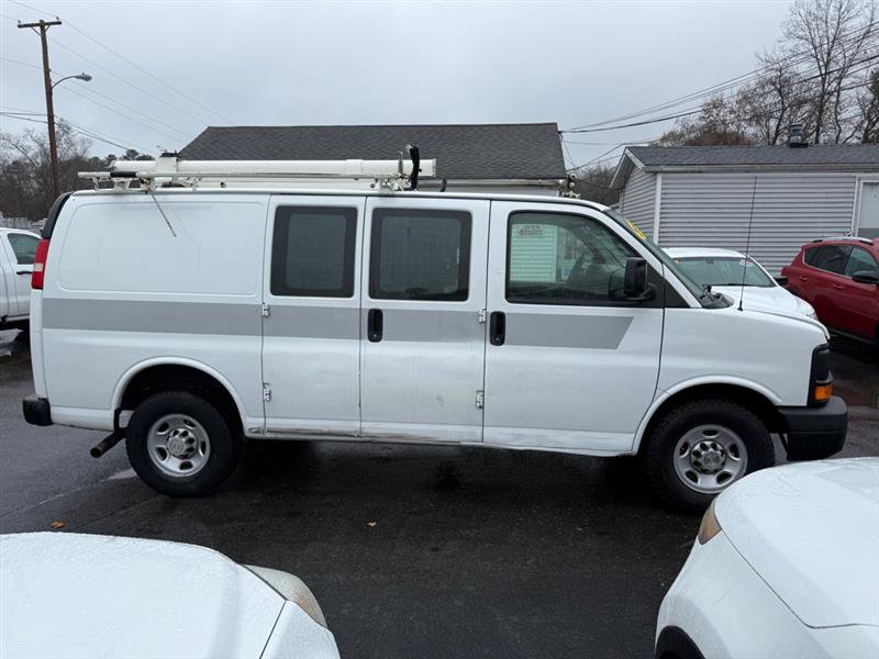 Used 2011 Chevrolet Express 2500 image 8