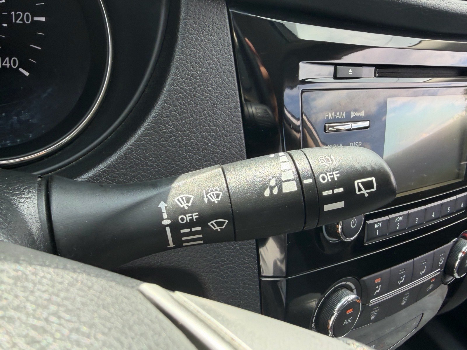 Used 2016 Nissan Rogue S FWD image 29