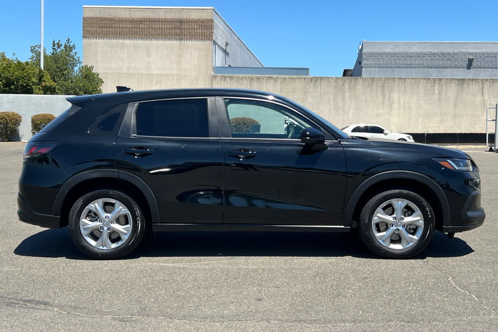 Used 2025 Honda HR-V LX image 6
