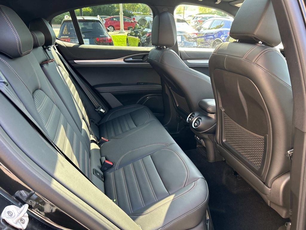New 2025 Alfa Romeo Stelvio Sprint AWD/4WD image 17