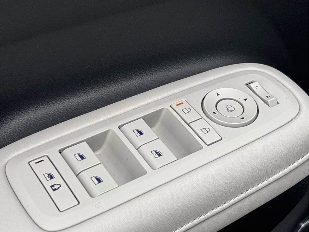 Used 2024 Hyundai Santa Fe Limited image 35