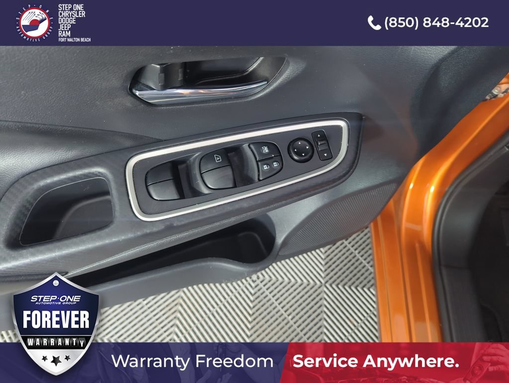 Used 2021 Nissan Versa SR FWD image 18
