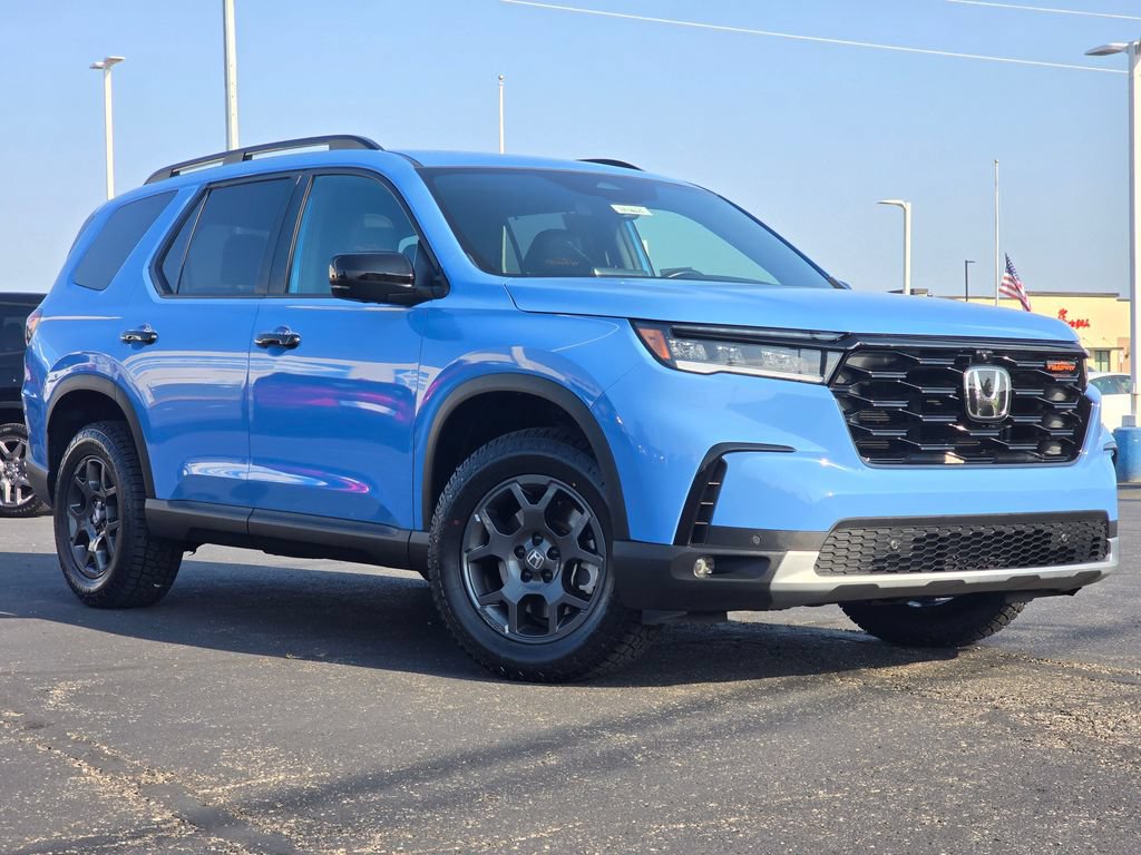 Used 2025 Honda Pilot TrailSport image 1