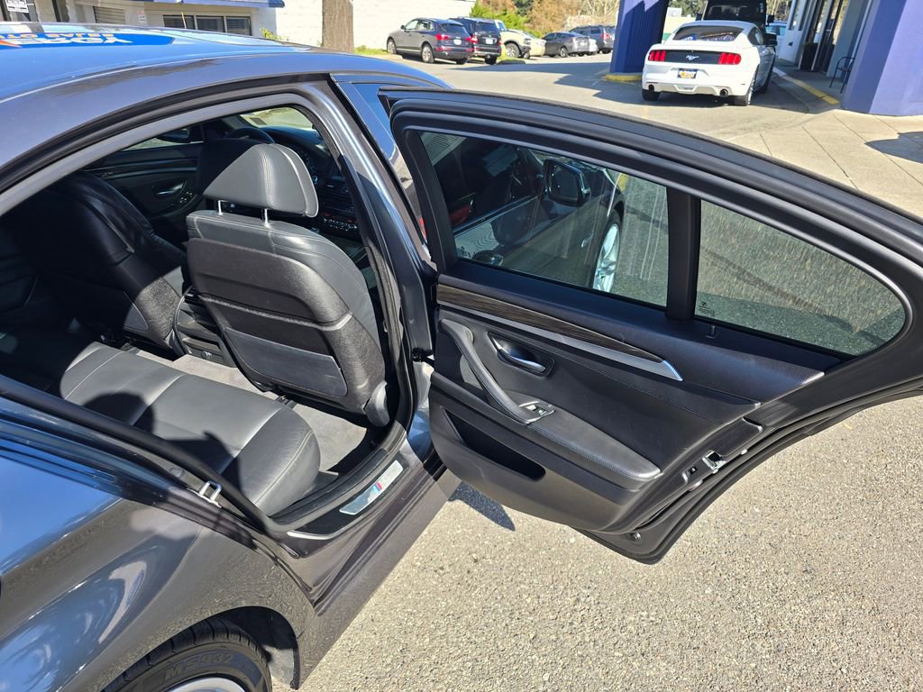 Used 2015 BMW 550i Sedan image 12