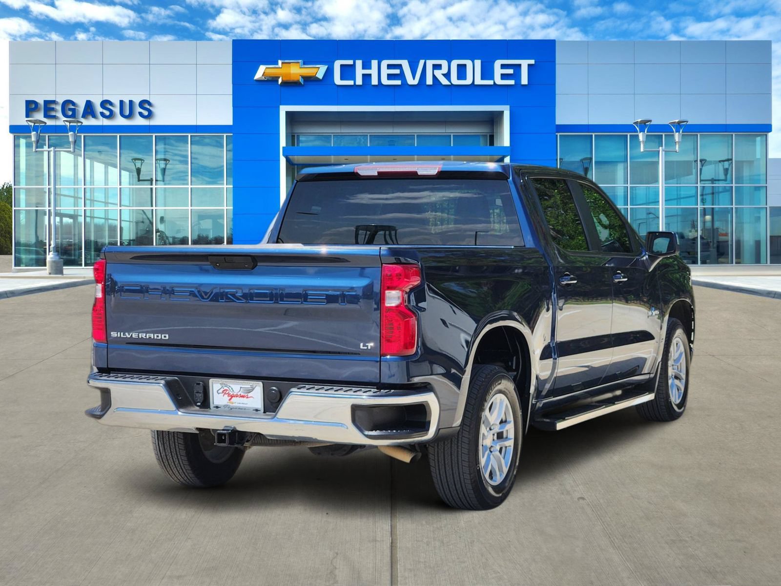 Used 2021 Chevrolet Silverado 1500 LT RWD image 5