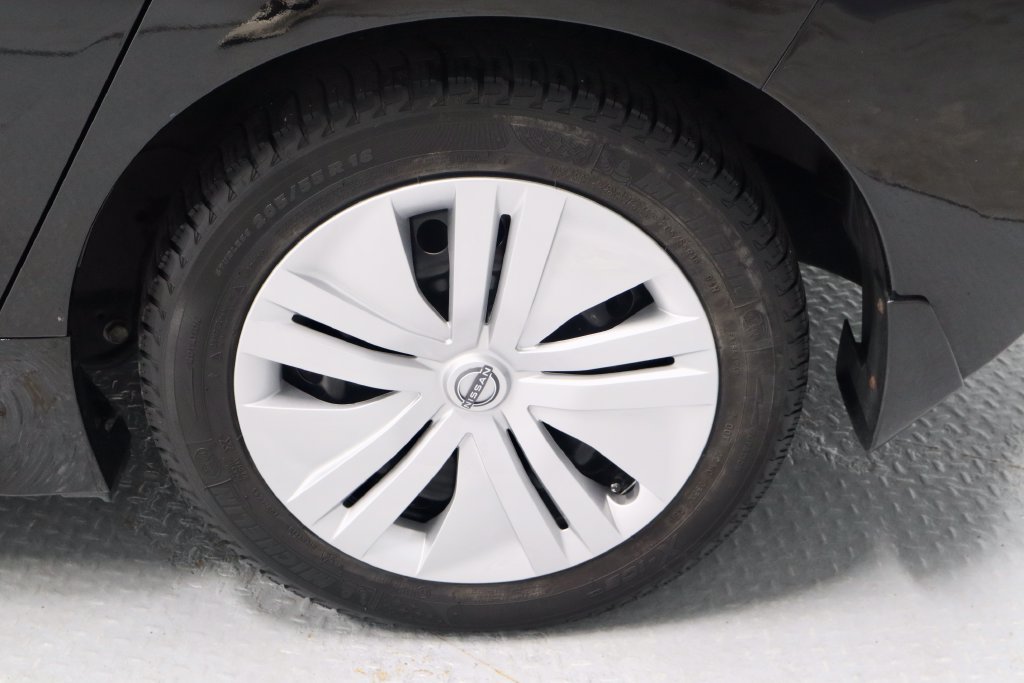 Used 2025 Nissan Leaf S FWD image 18