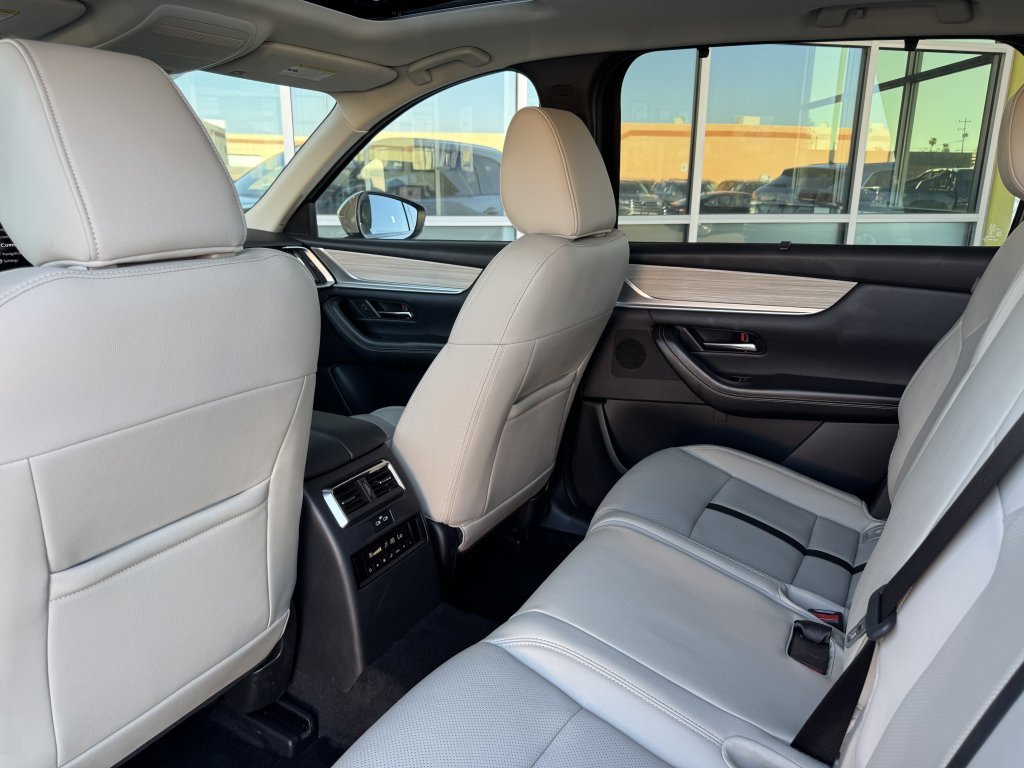 Used 2024 MAZDA CX-90 Plug-In Hybrid w/ Preferred AWD/4WD image 33