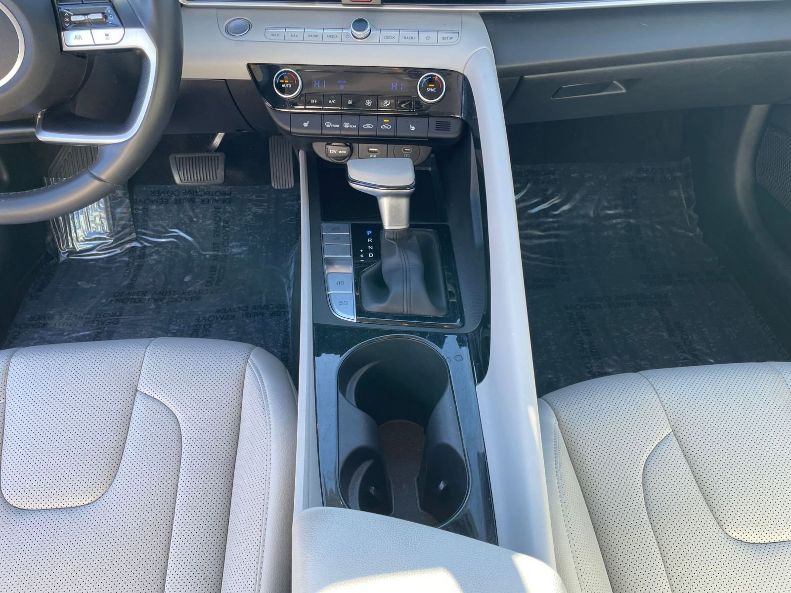 Used 2025 Hyundai Elantra Limited image 41