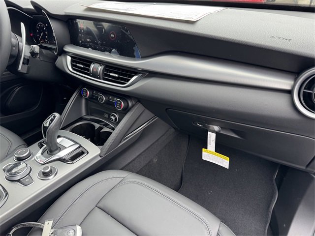 New 2025 Alfa Romeo Stelvio Sprint image 8