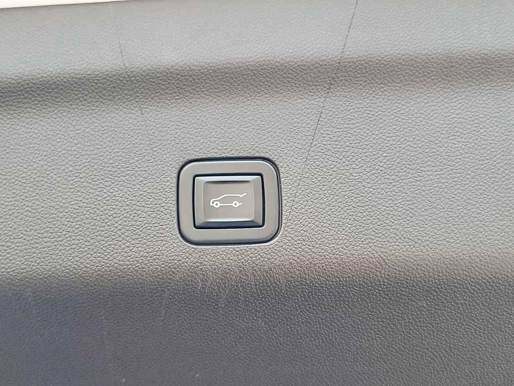 Used 2022 GMC Yukon Denali RWD image 28