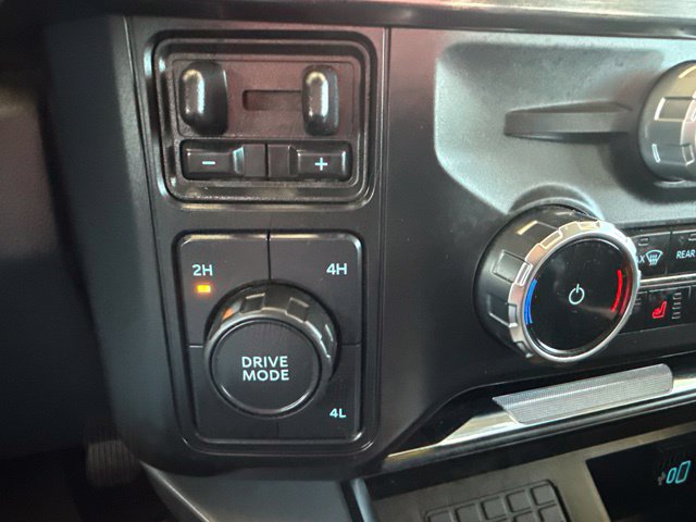 Used 2025 Ford F350 Lariat AWD/4WD image 21