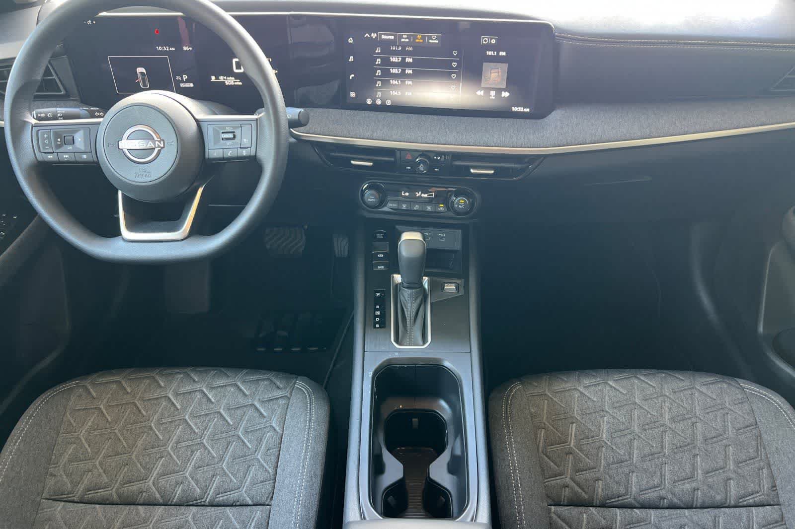 Used 2026 Nissan Kicks SV FWD image 4