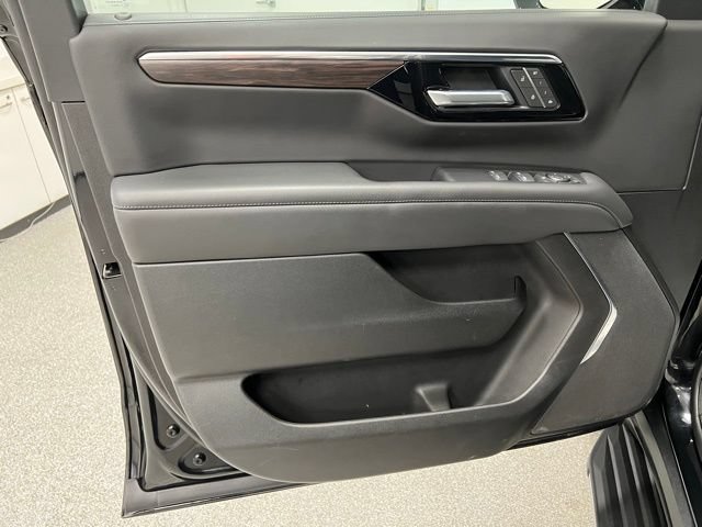 Used 2025 Chevrolet Tahoe LT AWD/4WD image 17