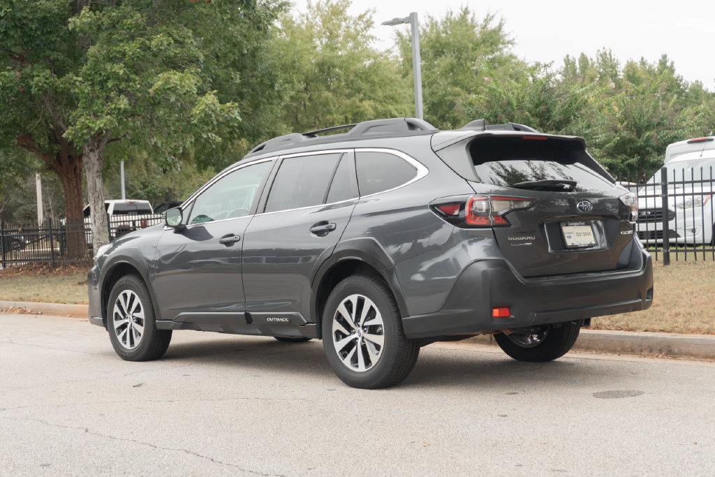 Used 2024 Subaru Outback Premium AWD/4WD image 14