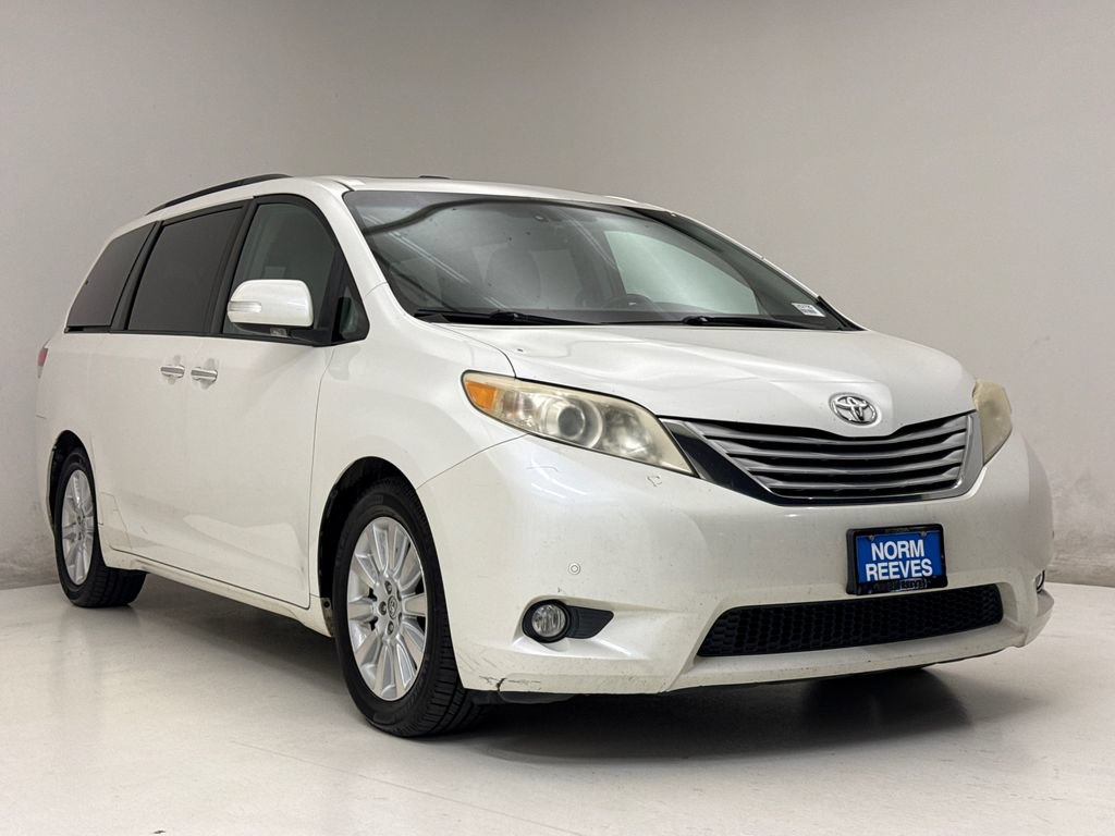 Used 2013 Toyota Sienna Limited w/ Premium Pkg FWD image 4