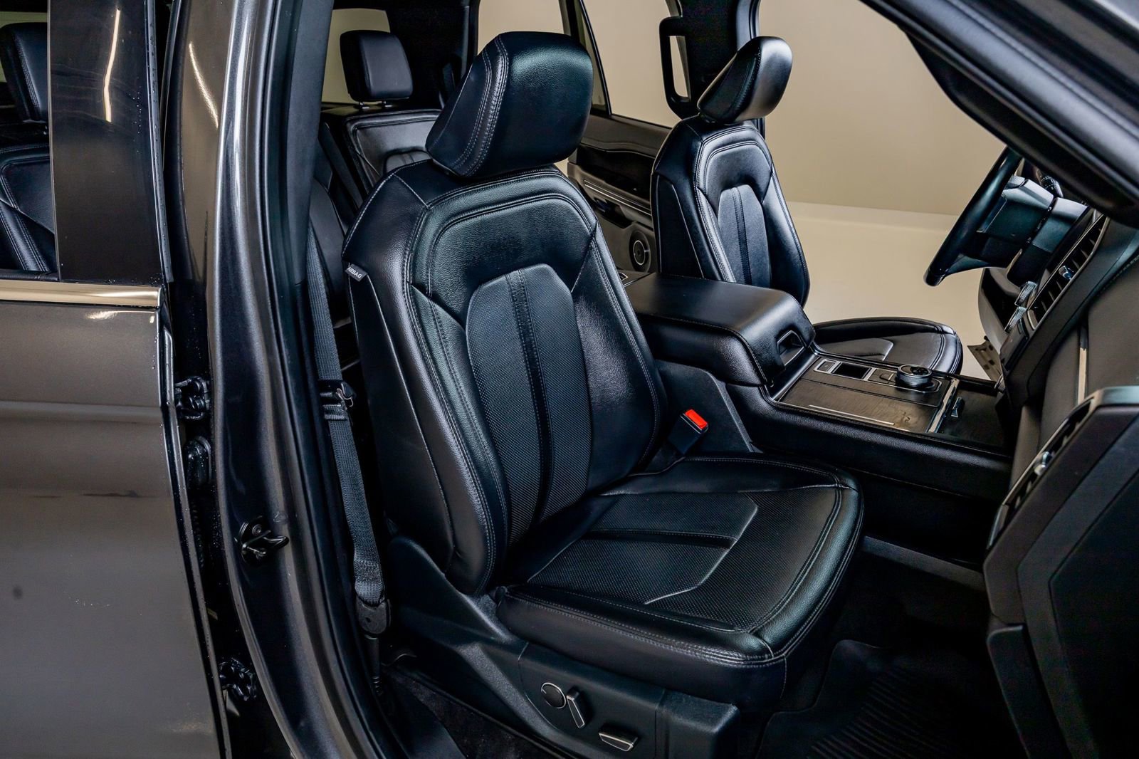 Used 2021 Ford Expedition Max Limited RWD image 27