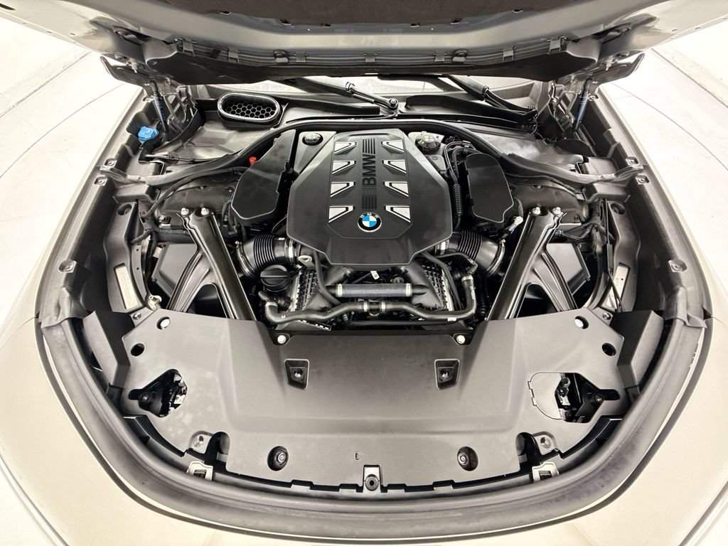 Used 2023 BMW 760i xDrive AWD/4WD image 28