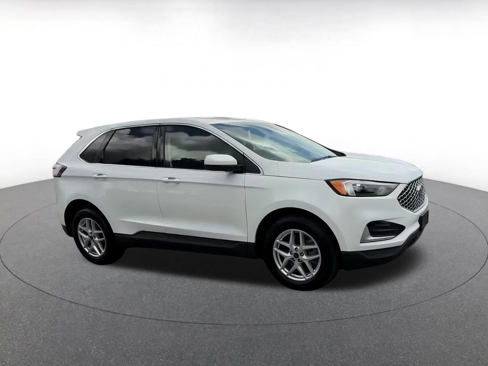 Used 2024 Ford Edge SEL image 2