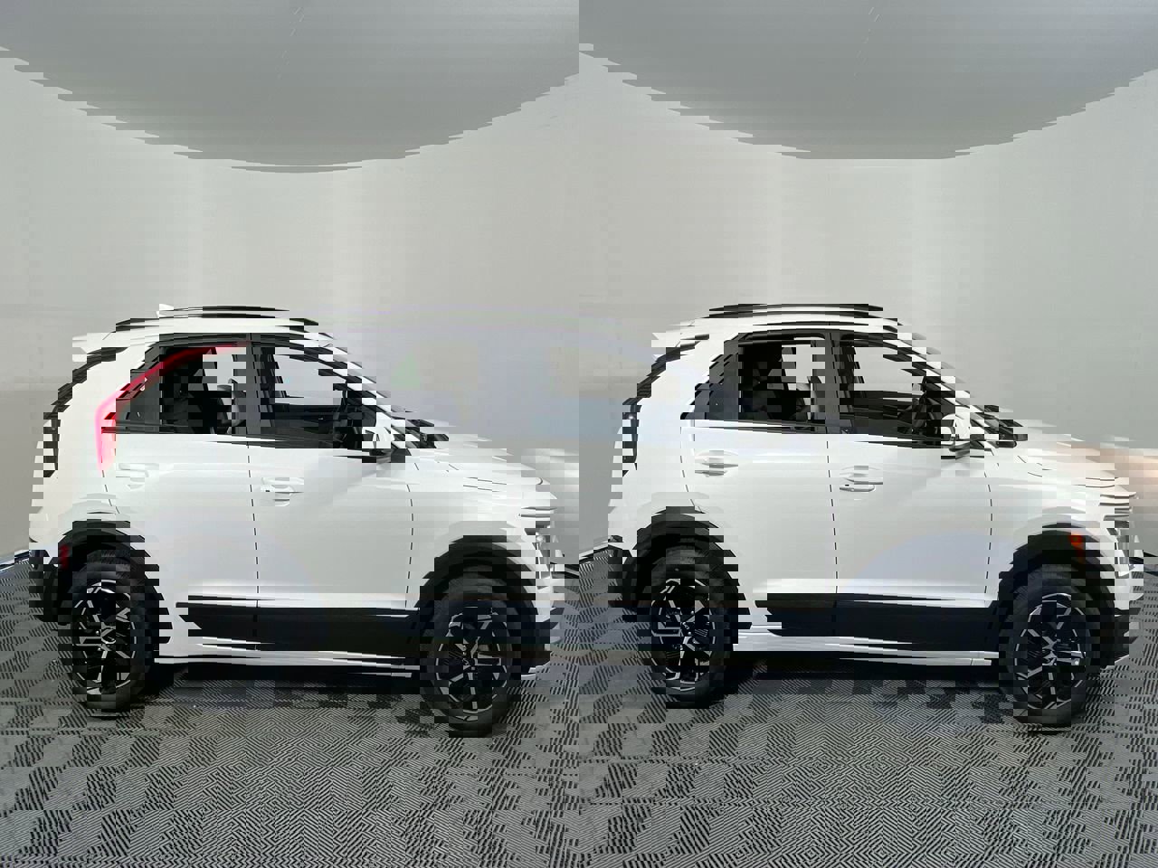 Certified 2023 Kia Niro EX image 2