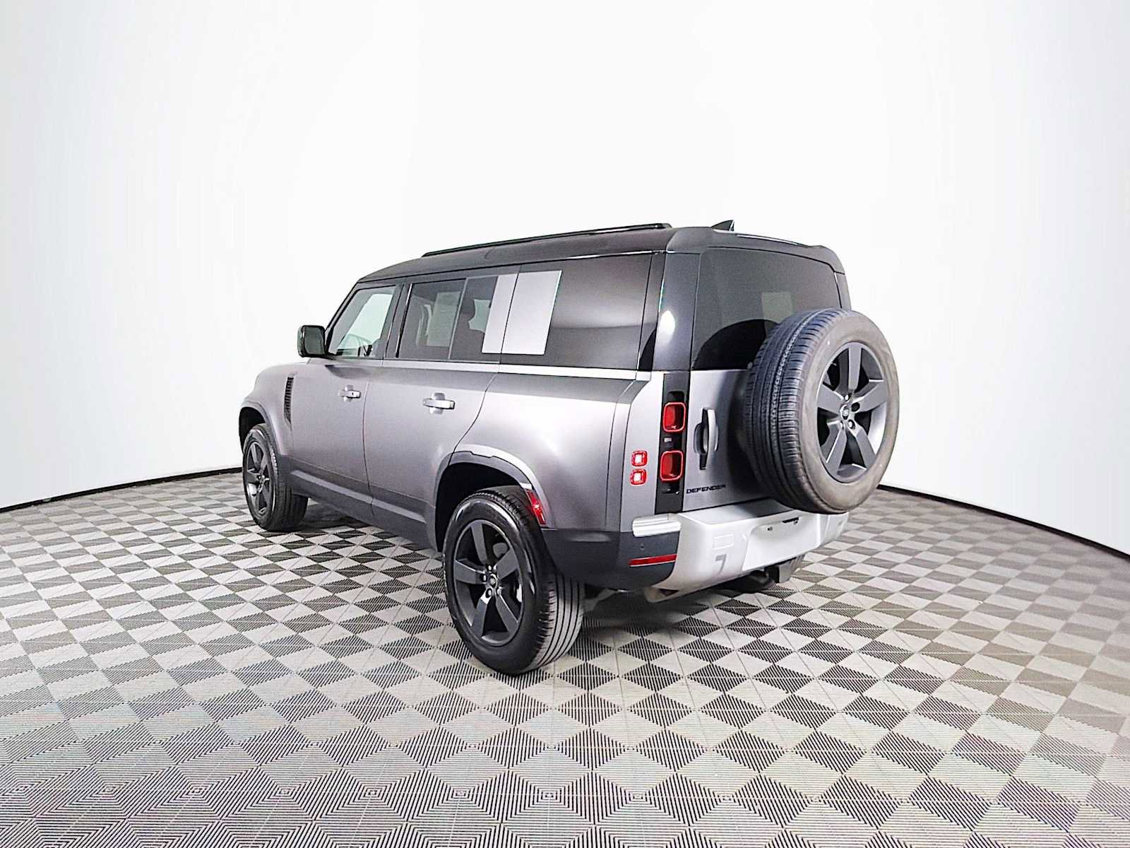 Used 2025 Land Rover Defender 110 S AWD/4WD image 7
