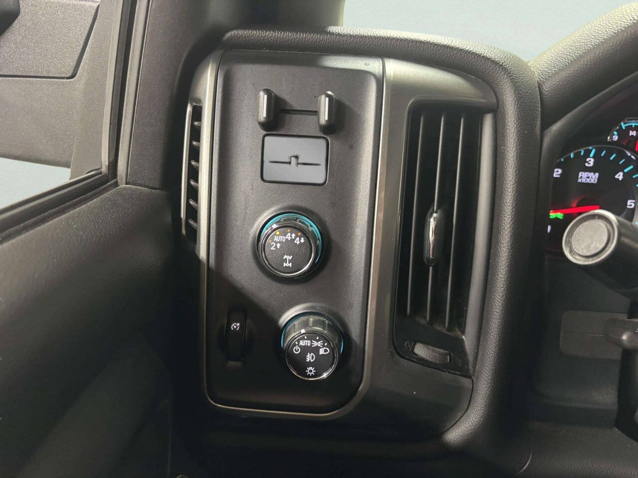 Used 2019 Chevrolet Silverado 1500 LT w/ All Star Edition AWD/4WD image 31