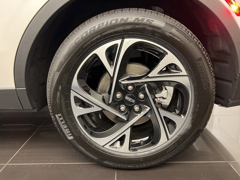 Used 2025 Lincoln Nautilus Premier w/ Equipment Group 102A image 7