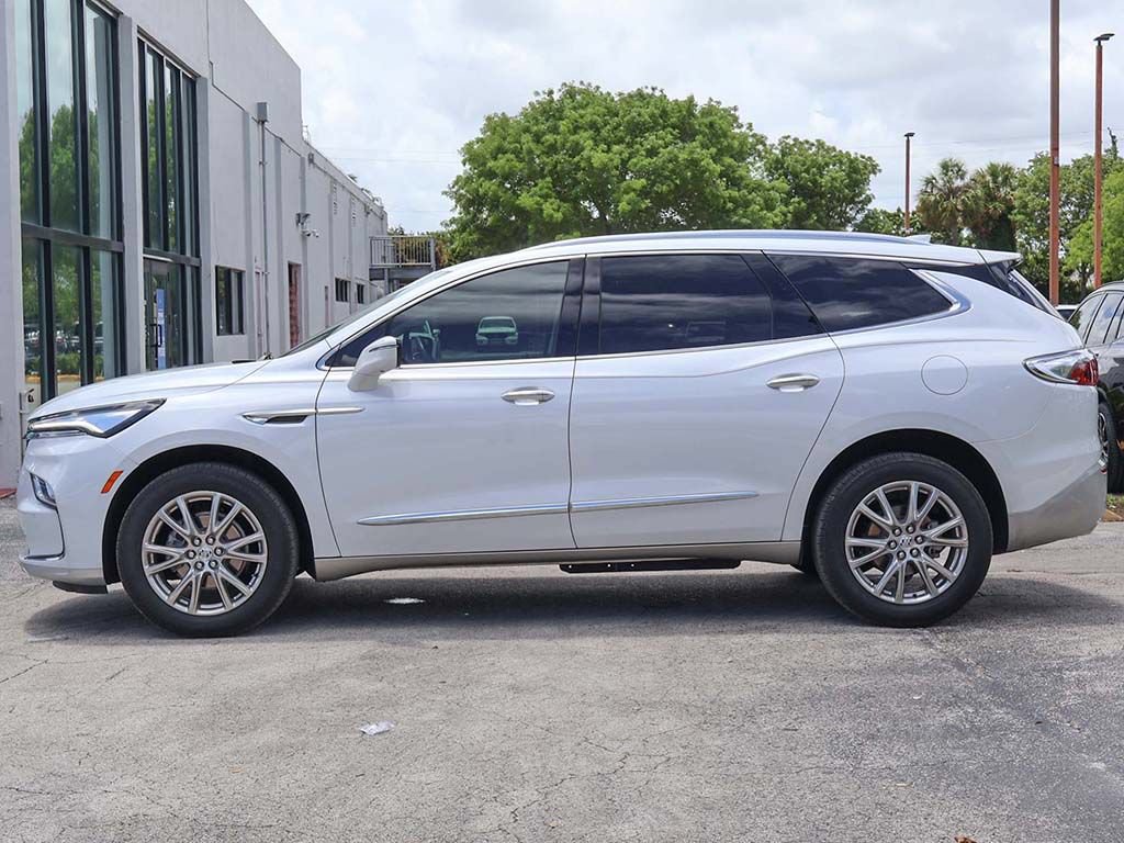 Used 2023 Buick Enclave Premium w/ Experience Buick Package FWD image 21