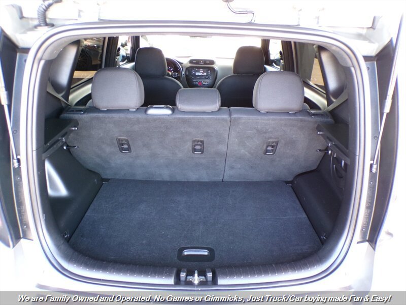 Used 2017 Kia Soul + FWD image 9