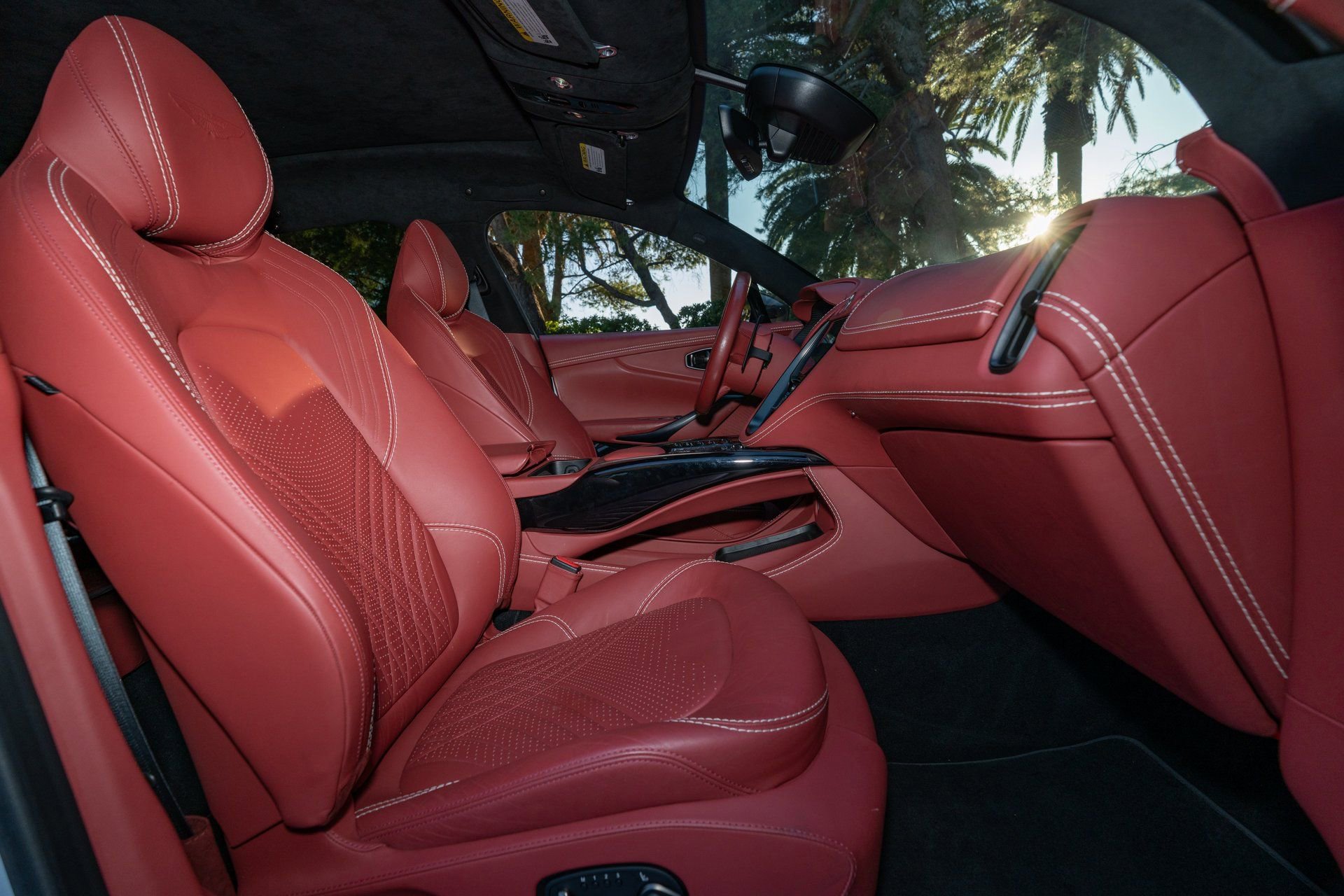 Used 2022 Aston Martin DBX image 21