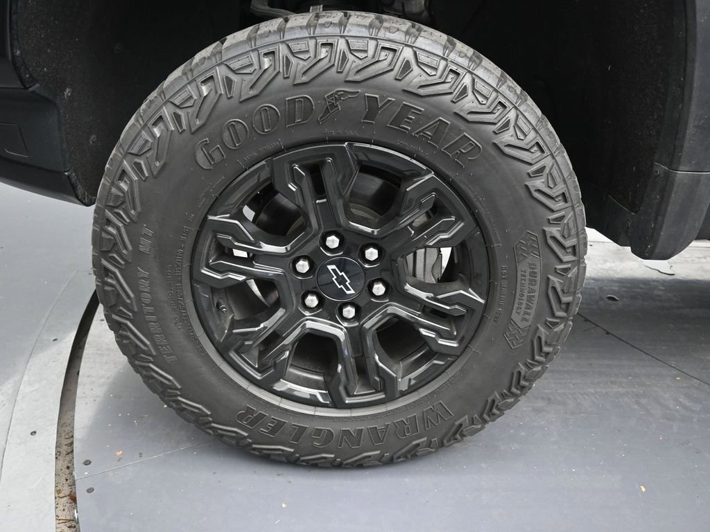 Used 2022 Chevrolet Silverado 1500 ZR2 w/ Technology Package image 9