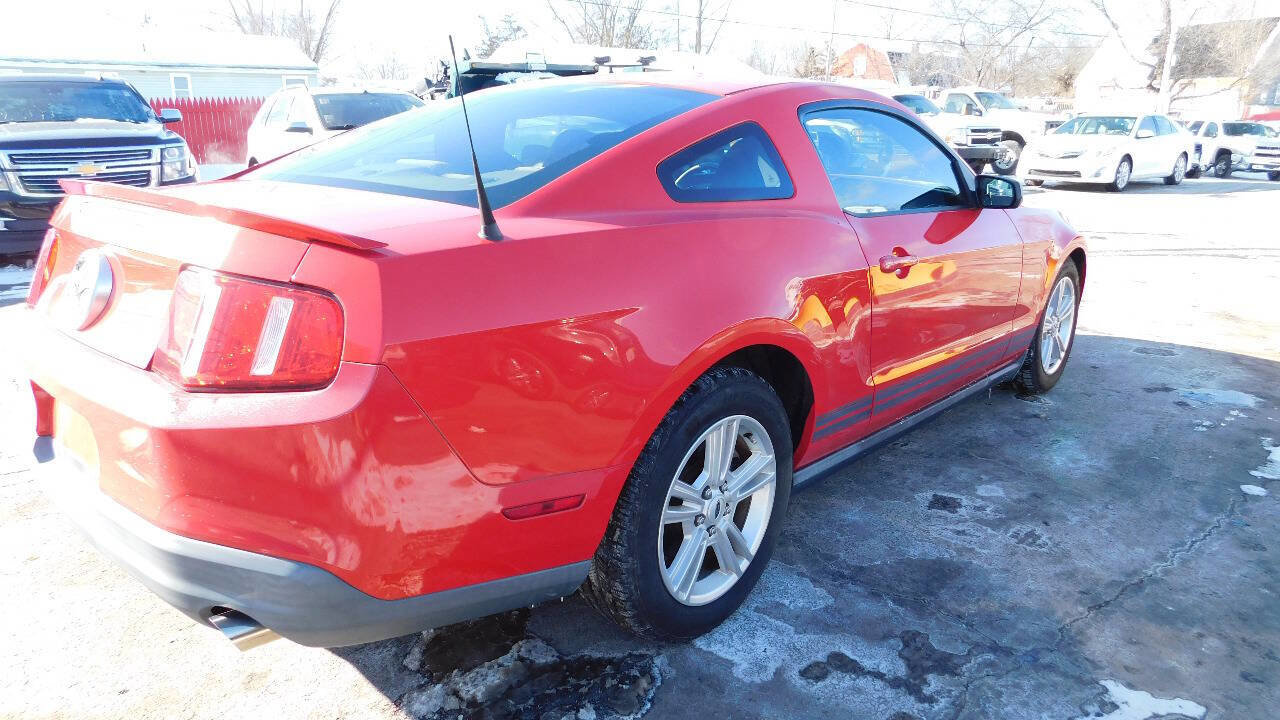 Used 2010 Ford Mustang Premium image 4