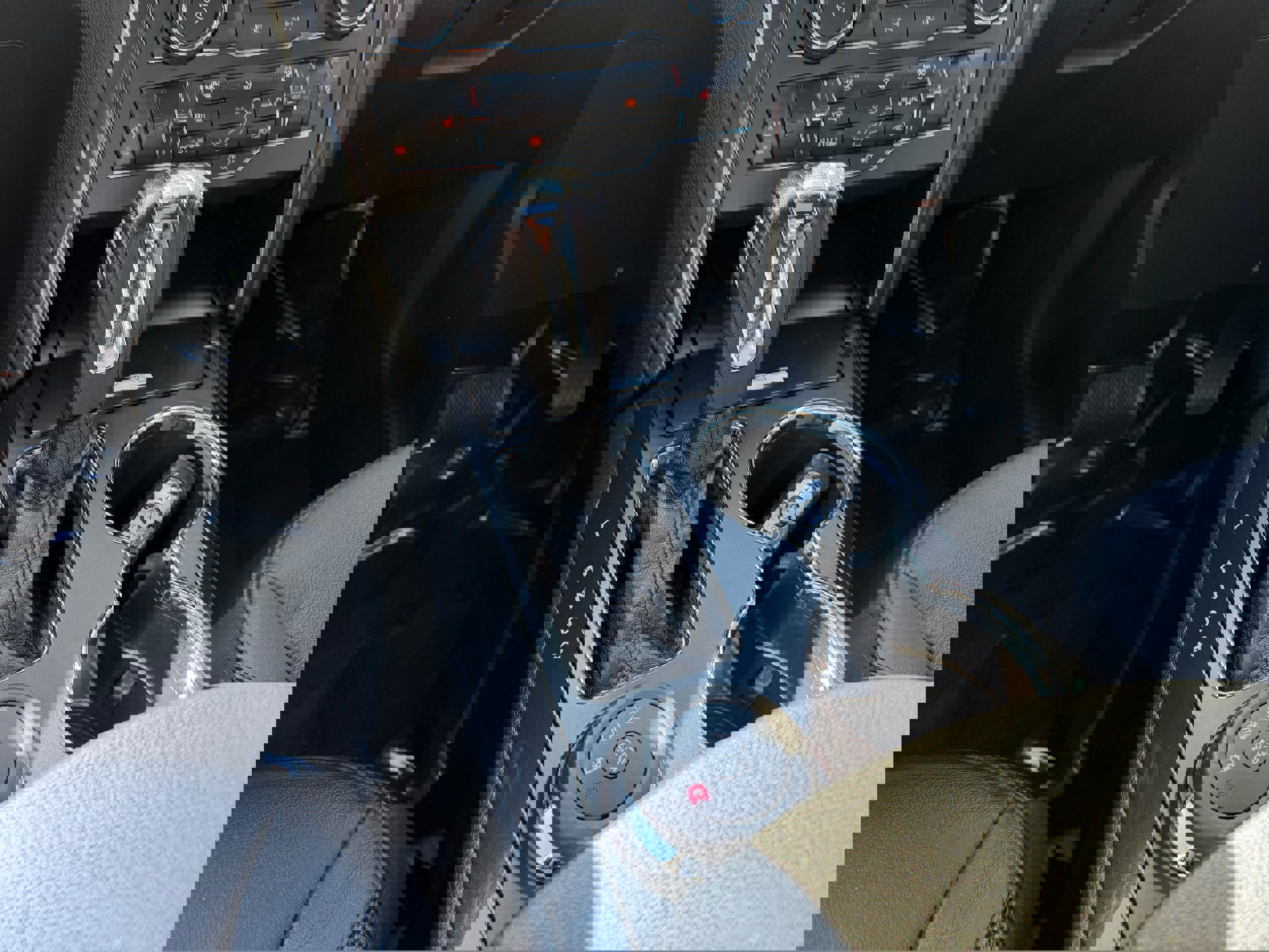 Used 2018 Ford Explorer XLT w/ Equipment Group 202A AWD/4WD image 17