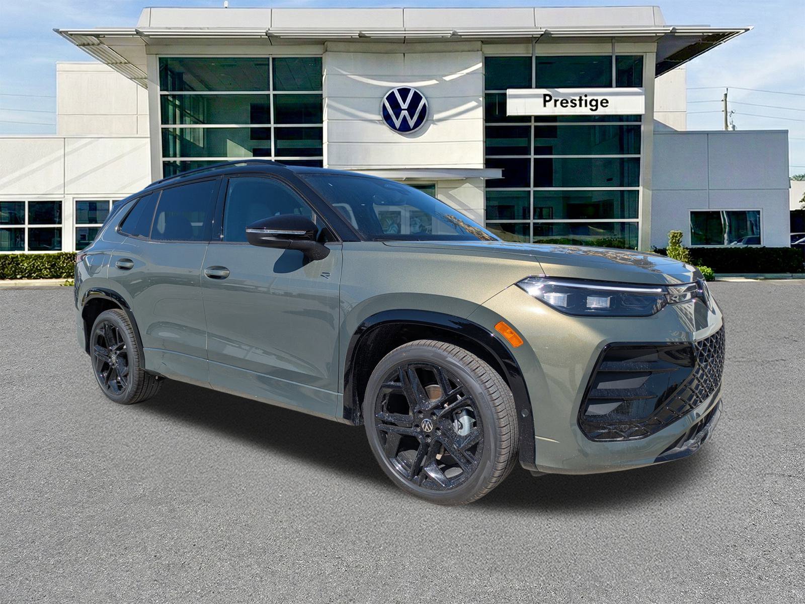 New 2026 Volkswagen Tiguan SE R-Line image 1