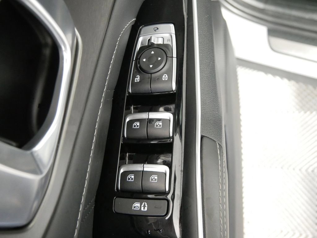 Used 2023 Kia Sorento SX image 18