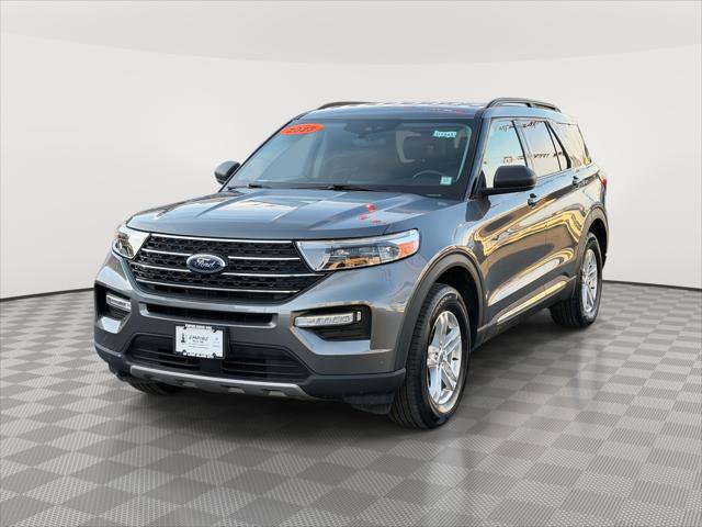 Used 2023 Ford Explorer XLT w/ Equipment Group 202A image 3
