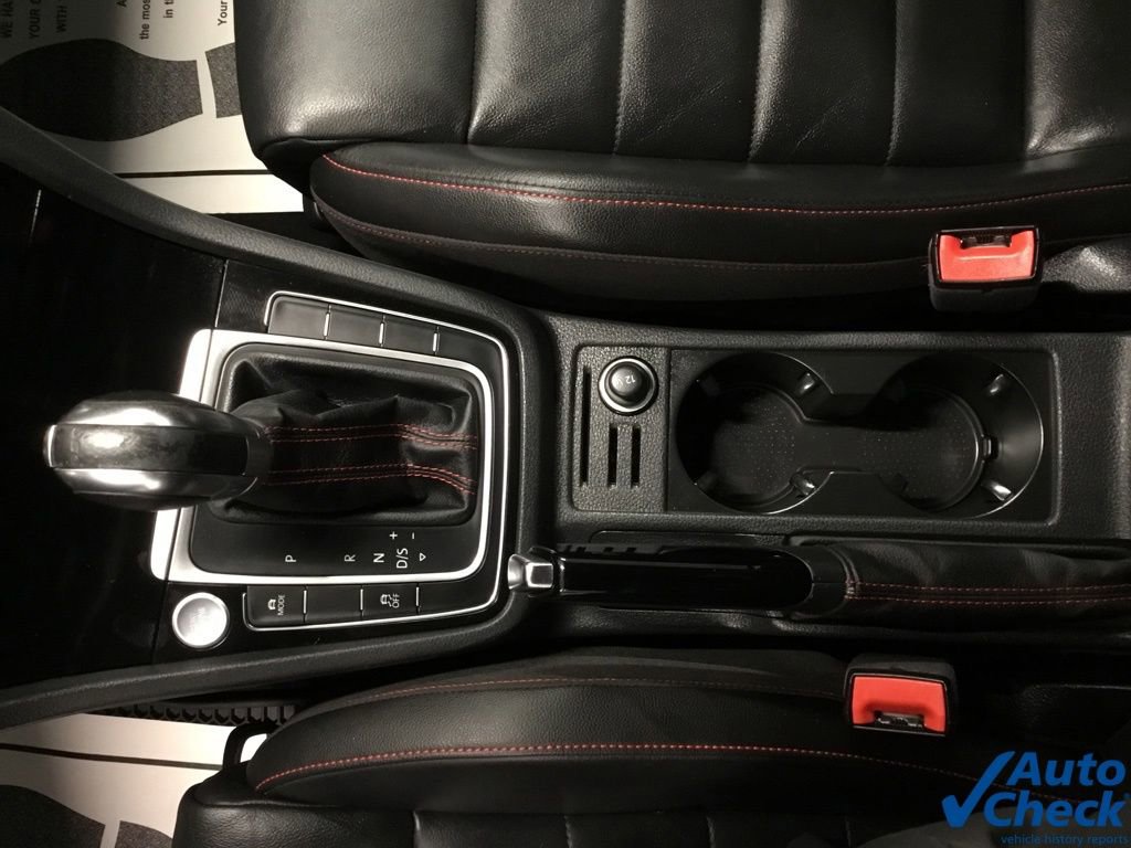 Used 2017 Volkswagen GTI SE image 45