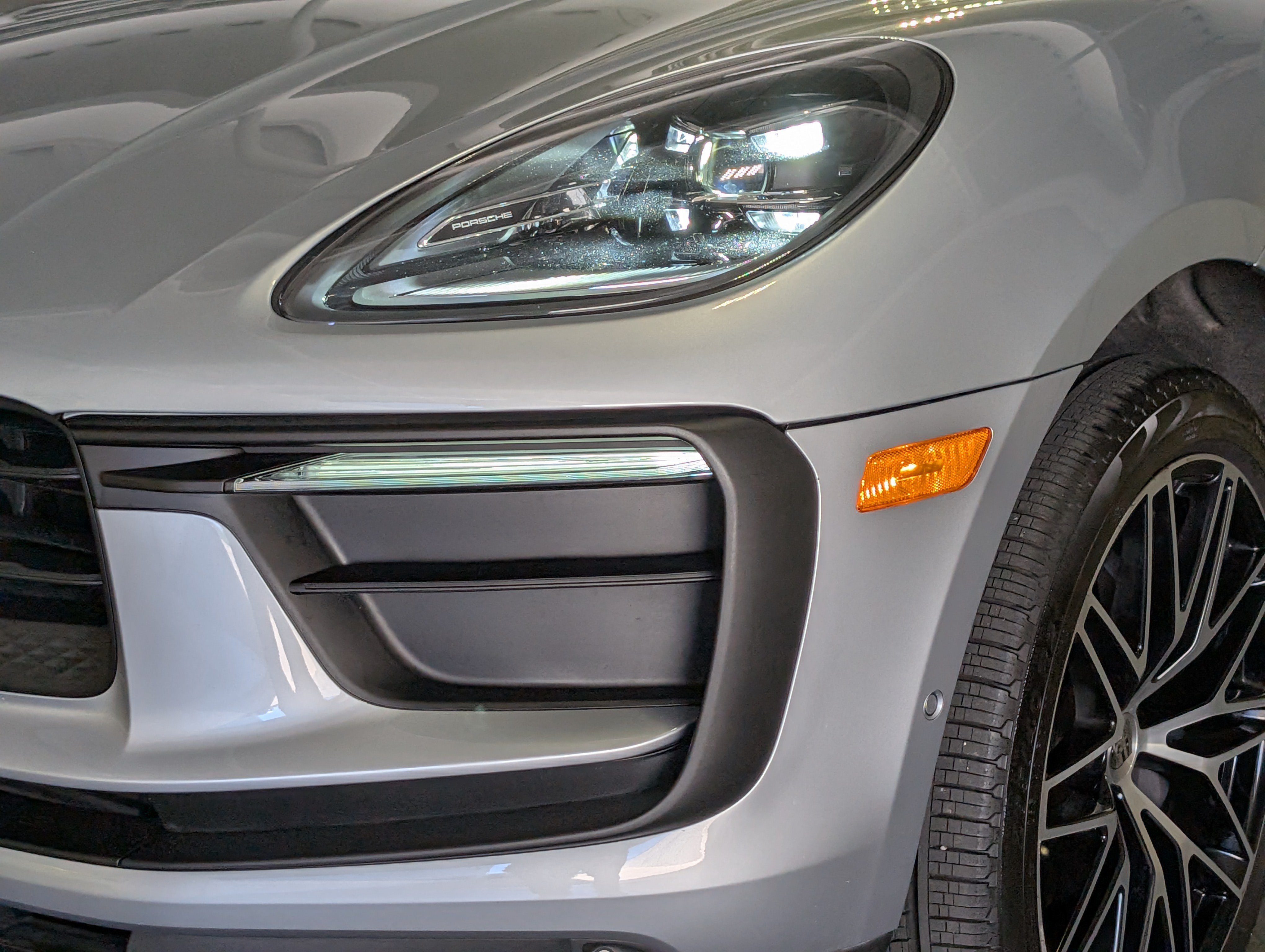 Certified 2023 Porsche Macan Turbo AWD/4WD image 13