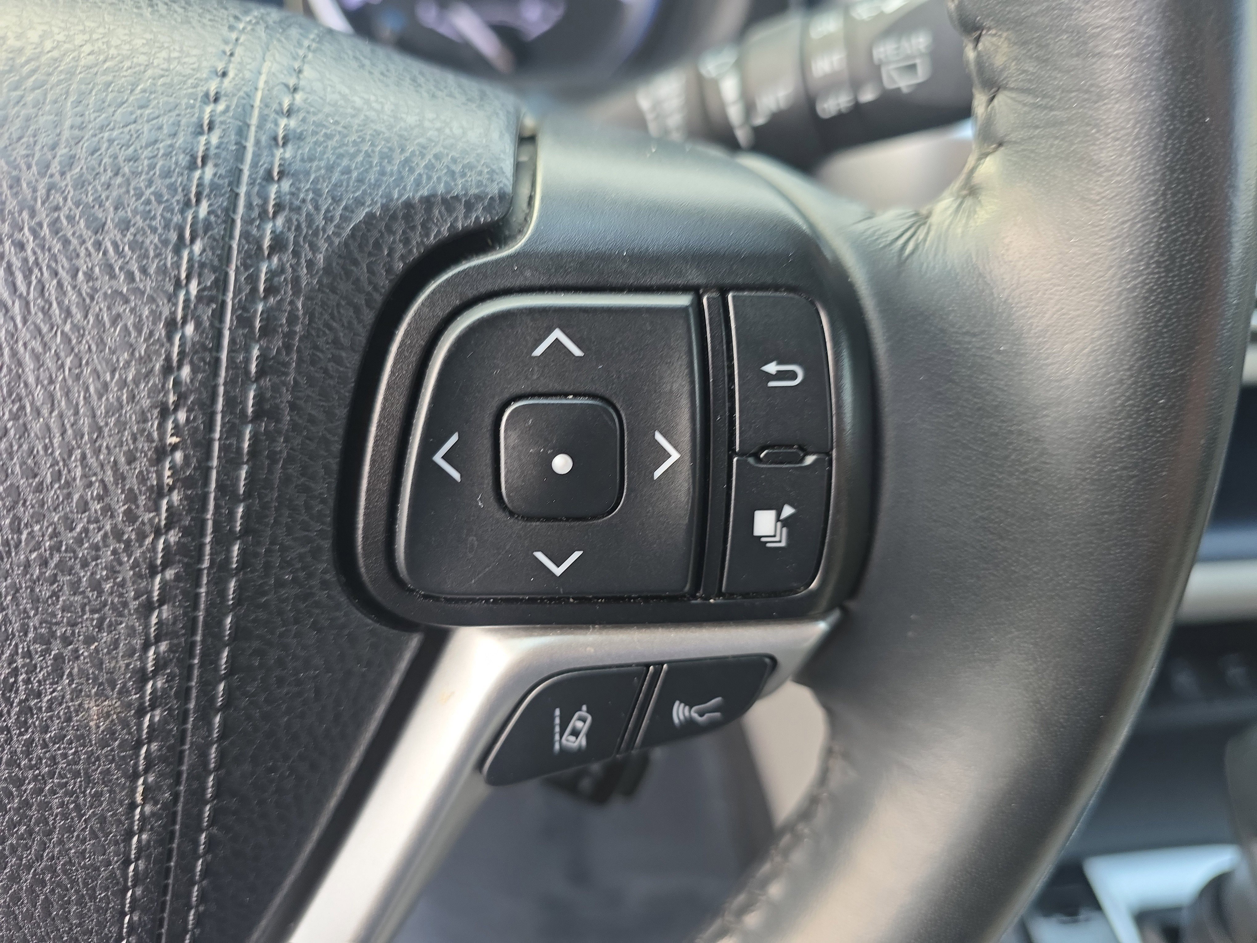 Used 2019 Toyota Highlander image 32