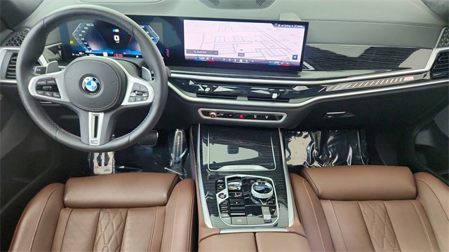 Used 2025 BMW X7 M60i image 39