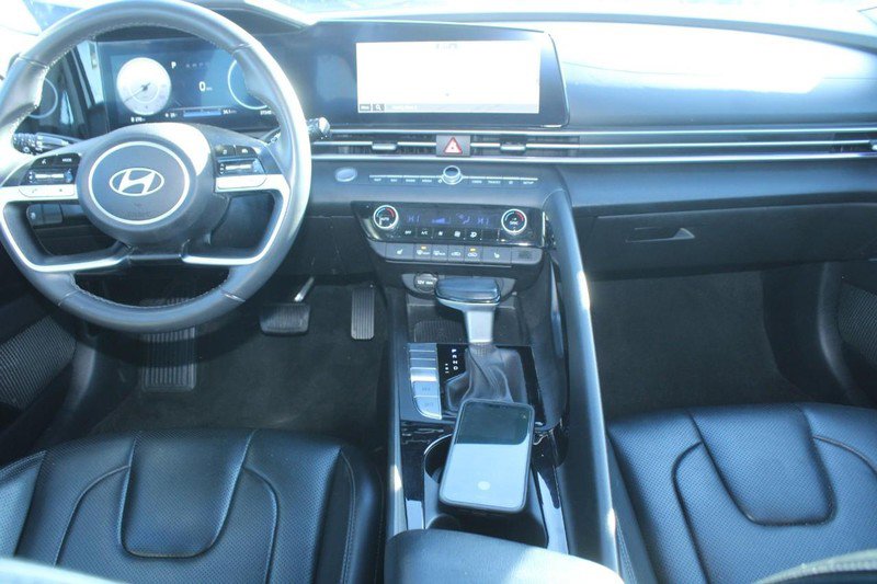 Used 2025 Hyundai Elantra Limited FWD image 14