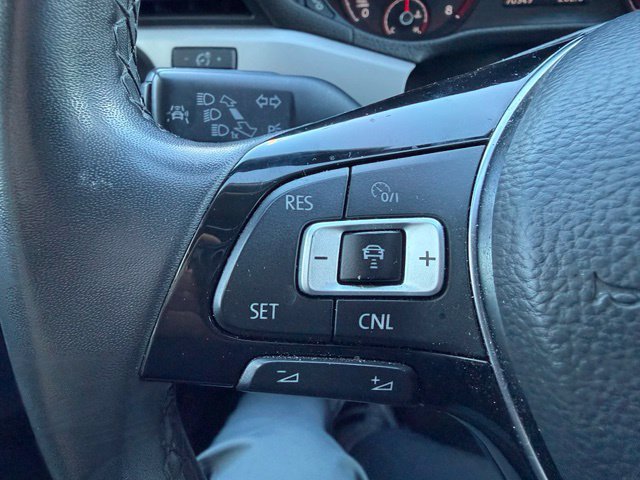 Used 2022 Volkswagen Passat 2.0T SE FWD image 35