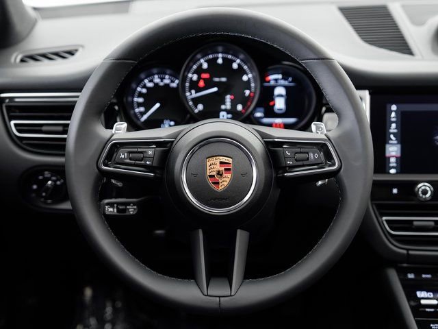 Certified 2025 Porsche Macan image 11