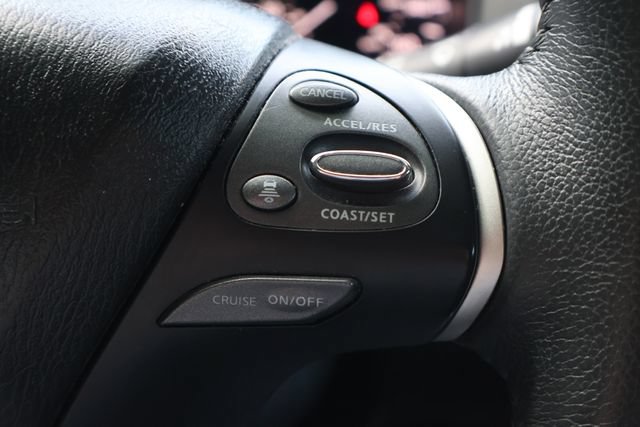 Used 2017 Nissan Pathfinder Platinum AWD/4WD image 6