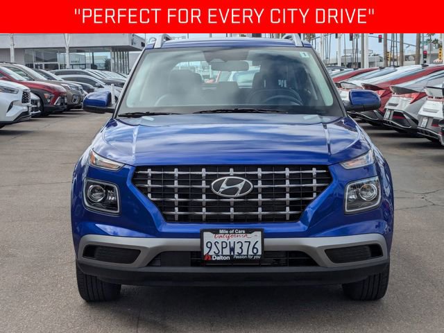 Used 2025 Hyundai Venue Limited FWD image 2
