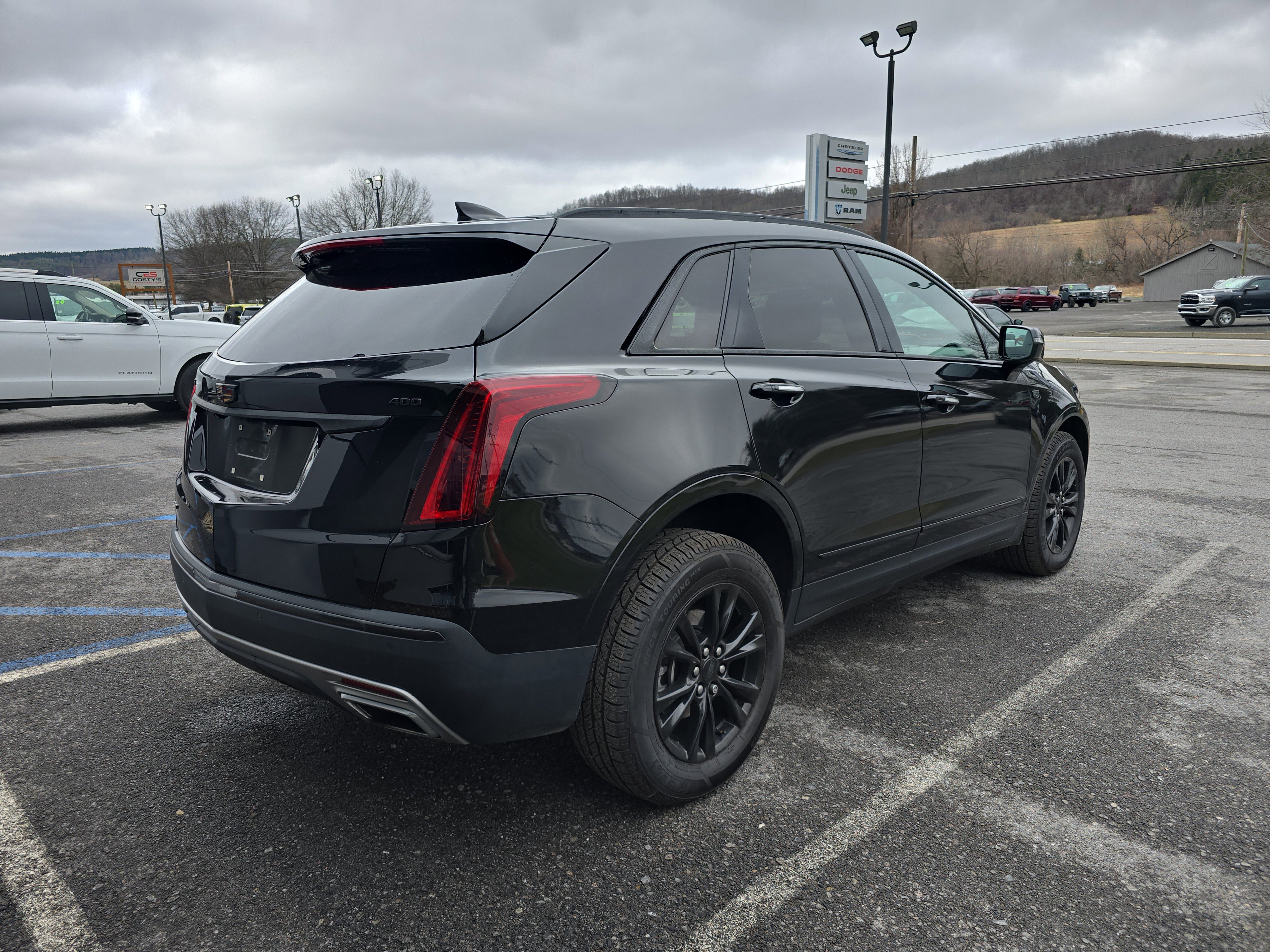 Used 2022 Cadillac XT5 Premium Luxury image 3